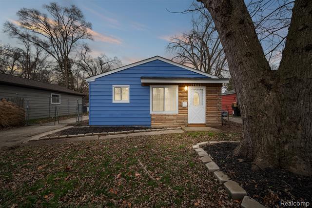 front view picture of 17660 Five Points Street, Redford, MI. 48240