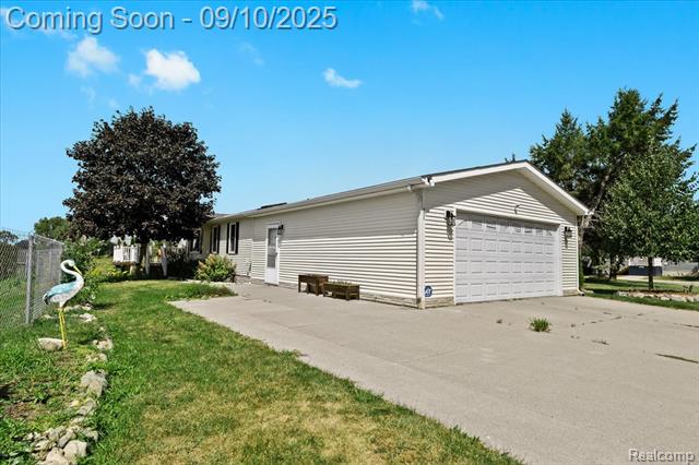 front view picture of 971 Red Cedar Drive, Howell, MI. 48843