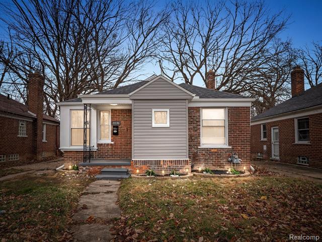 front view picture of 19330 Whitcomb Street, Detroit, MI. 48235