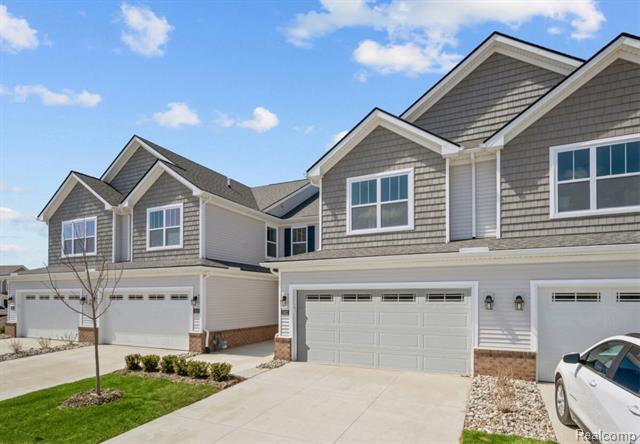 front view picture of 1802 Saltsprings Drive, Saline, MI. 48176