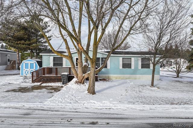 front view picture of 25 Hunter's Rill, Lapeer, MI. 48446