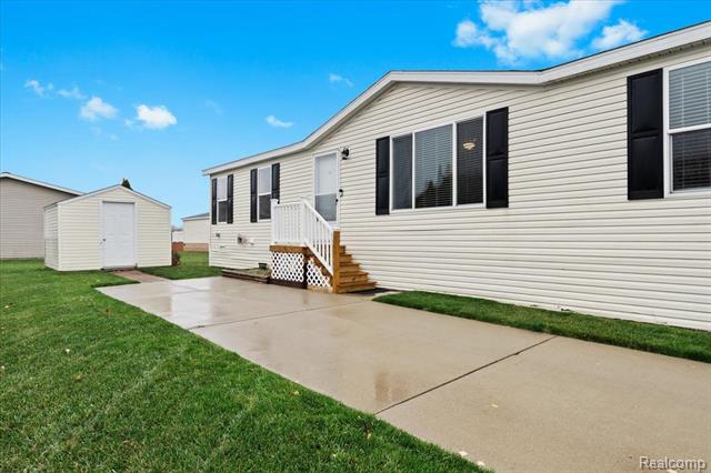 front view picture of 11198 Shady Grove, South Lyon, MI. 48178