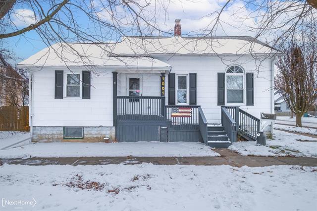 front view picture of 1001 18Th Street, Bay City, MI. 48708