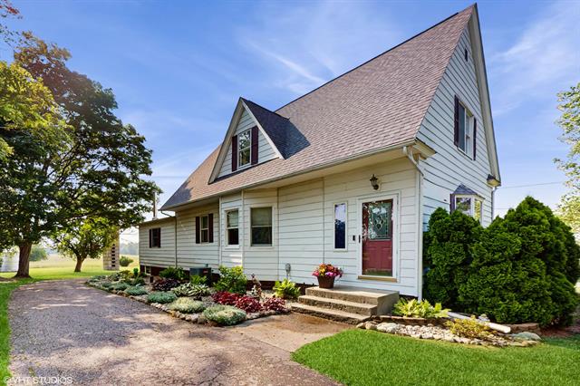 front view picture of 16486 Three Oaks Road, Three Oaks, MI. 49128