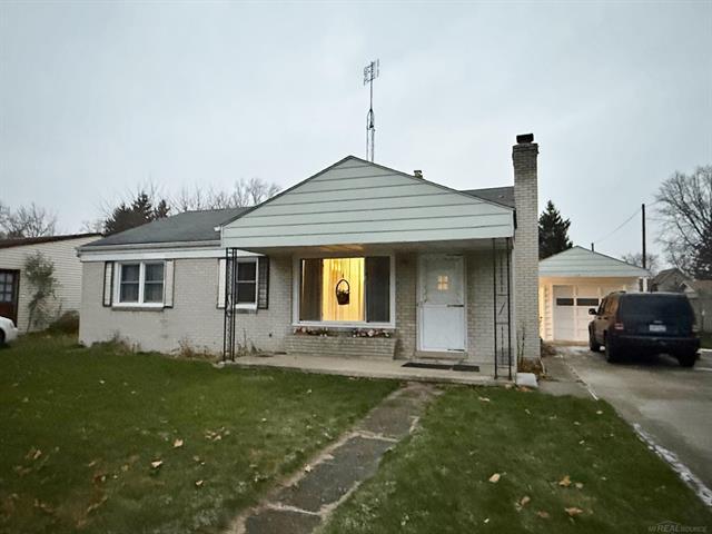 front view picture of 129 Gaige Street, Croswell, MI. 48422