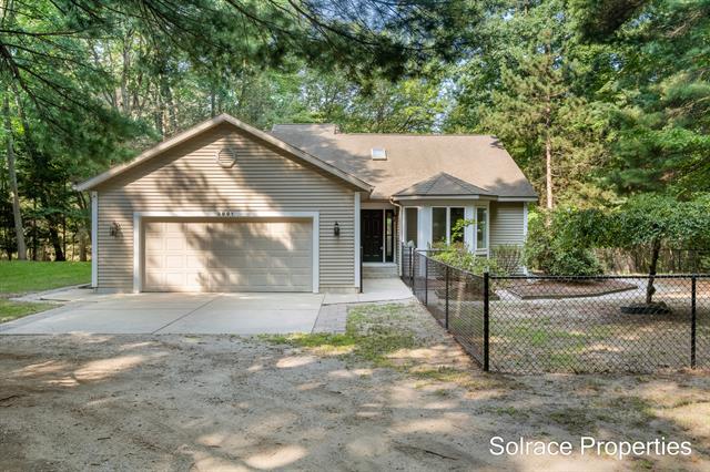 front view picture of 3891 Wickham Drive, Muskegon, MI. 49441