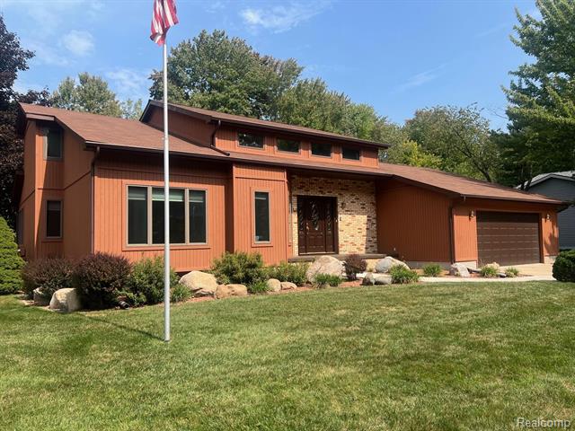 front view picture of 1304 Marriet, Midland, MI. 48640
