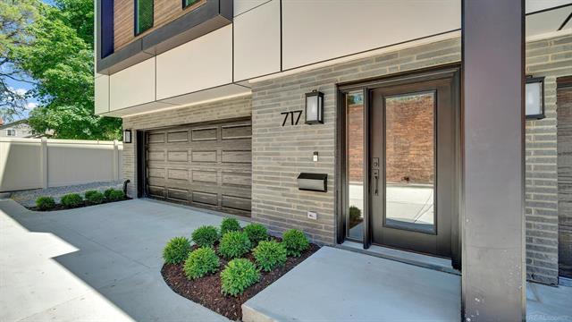 front view picture of 713 E 11 Mile Road, Royal Oak, MI. 48065