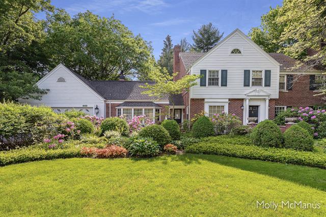 front view picture of 1350 Breton Road Se, Grand Rapids, MI. 49506