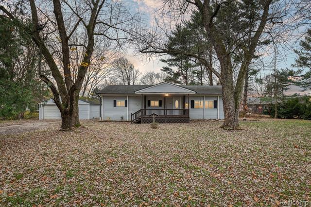 front view picture of 1060 Apple Blossom Drive, Howell, MI. 48843