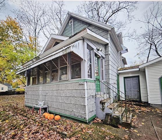 front view picture of 1643 Henry Street, Muskegon, MI. 49441