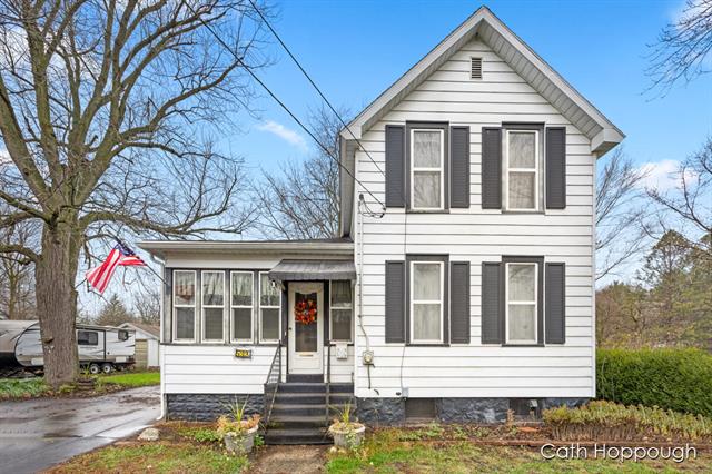 front view picture of 532 Harrison Street, Ionia, MI. 48846