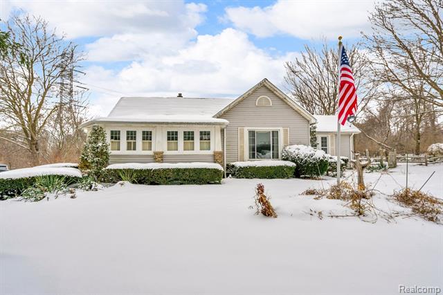 front view picture of 7363 N State Road, Davison, MI. 48423