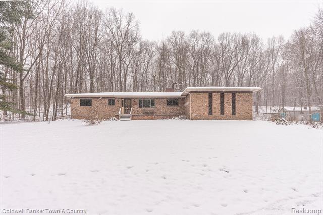 front view picture of 11644 Kerns Way, Fenton, MI. 48430