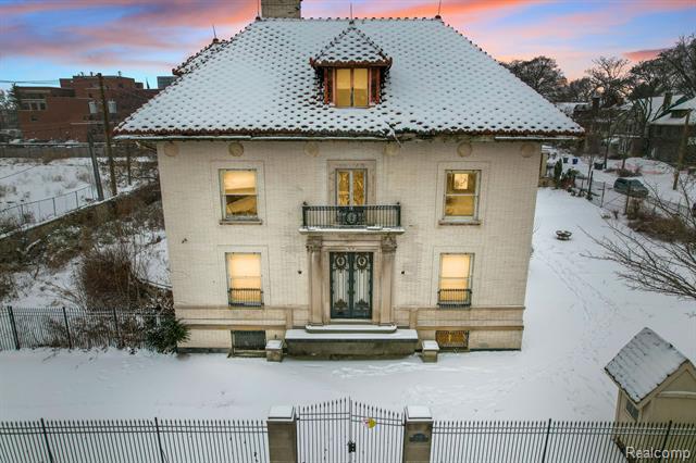 front view picture of 649 Van Dyke Street, Detroit, MI. 48214