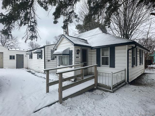 front view picture of 7562 Church Street, Swartz Creek, MI. 48473