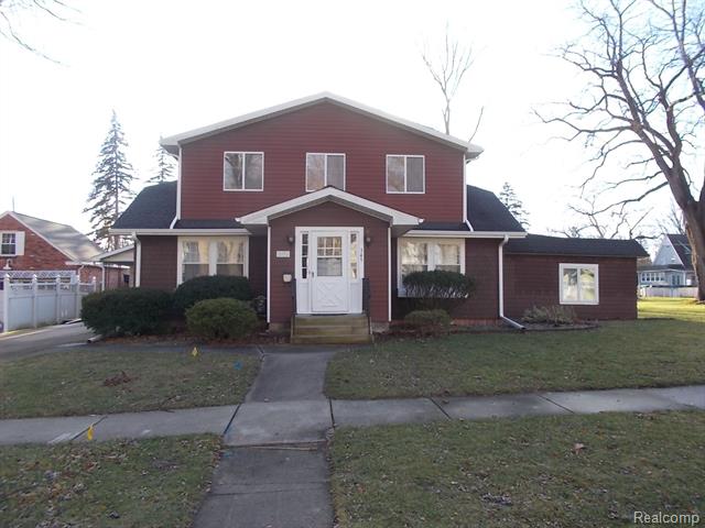 front view picture of 345 W Bush Street W, Caro, MI. 48723