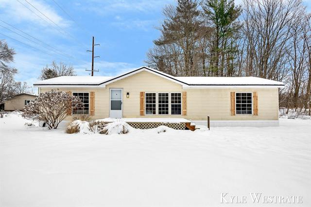 front view picture of 17048 Bond Street, Nunica, MI. 49448