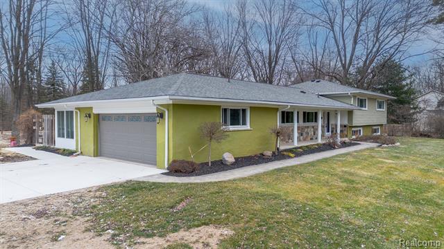 front view picture of 6026 Via Toscana Street Street, Troy, MI. 48085