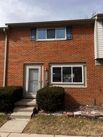 front view picture of 25633 Salem Court, Roseville, MI. 48066