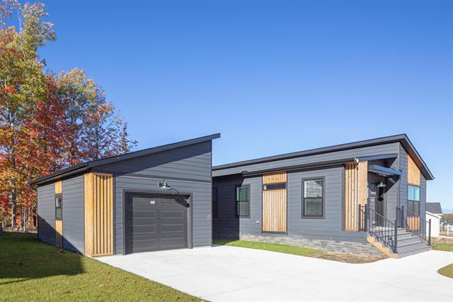 front view picture of 2079 Vista View Drive, Traverse City, MI. 49686