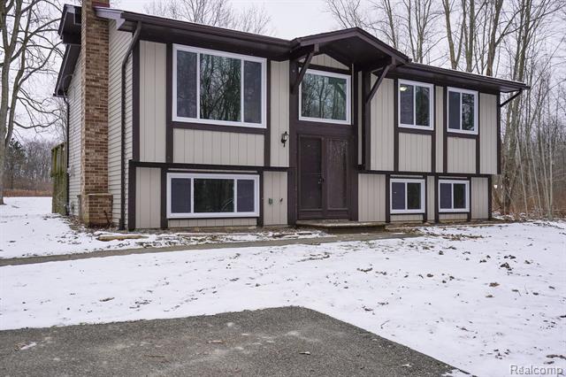 front view picture of 5266 Argentine Road, Howell, MI. 48855