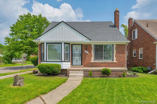 front view picture of 18336 Glastonbury Road, Detroit, MI. 48219