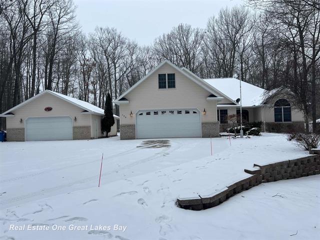front view picture of 130 Oak Marr Drive, Houghton Lake, MI. 48629