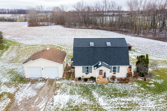 front view picture of 9195 Schill Road, Saline, MI. 48176