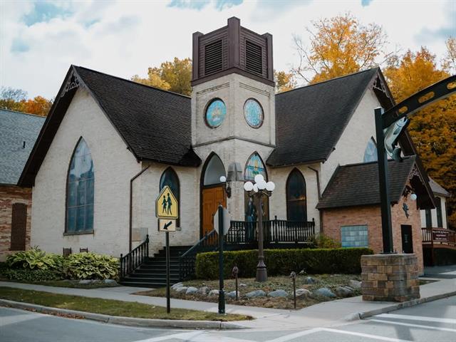 front view picture of 30 Quarterline Street, Newaygo, MI. 49337