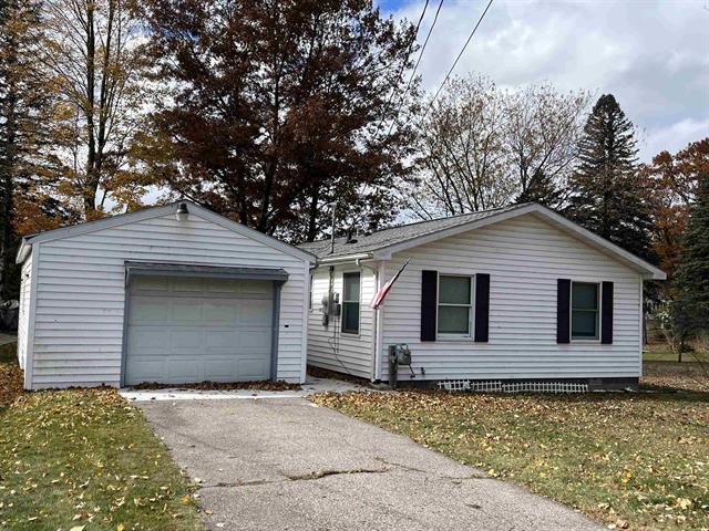 front view picture of 2510 Huckleberry Trail, Farwell, MI. 48622