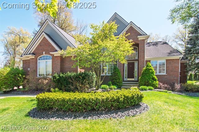 front view picture of 194 W Reed Lake Ct, Walled Lake, MI. 48390