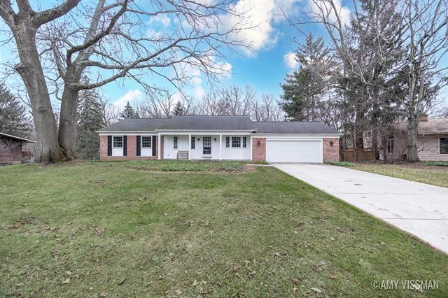 front view picture of 701 Greenbrier Drive Se, Grand Rapids, MI. 49546