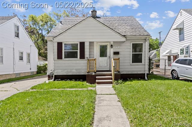 front view picture of 18750 Kingsville Street, Harper Woods, MI. 48225