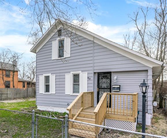 front view picture of 817 Clarence Street, Kalamazoo, MI. 49001