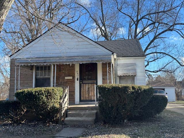 front view picture of 8426 Auburn Street, Detroit, MI. 48228
