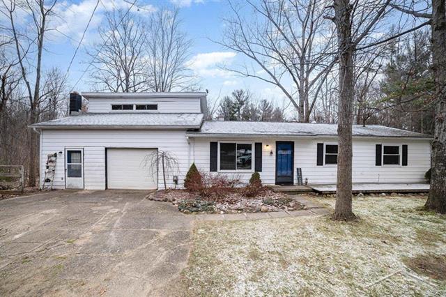 front view picture of 3215 Robertson Drive, Beaverton, MI. 48612