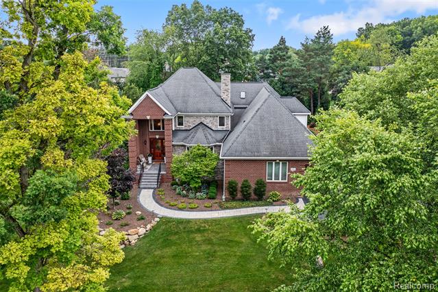 front view picture of 960 Hill Hollow Ln, Milford, MI. 48381