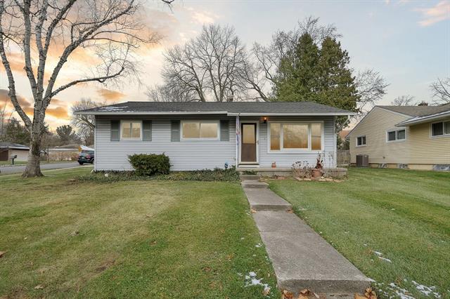 front view picture of 2996 Lakeview Drive, Ann Arbor, MI. 48103