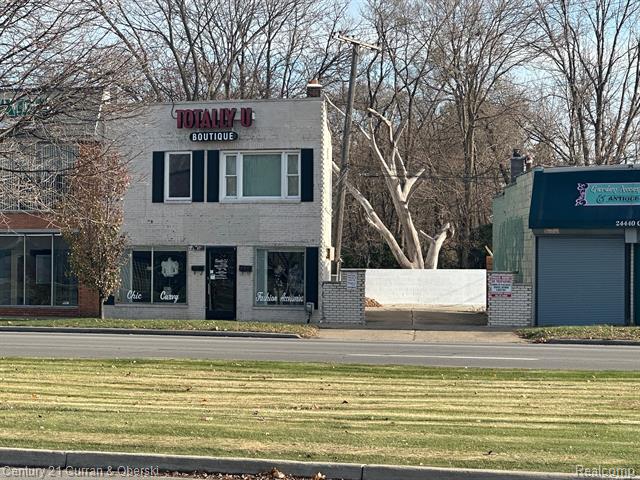 front view picture of 24450 Gratiot Avenue, Eastpointe, MI. 48021