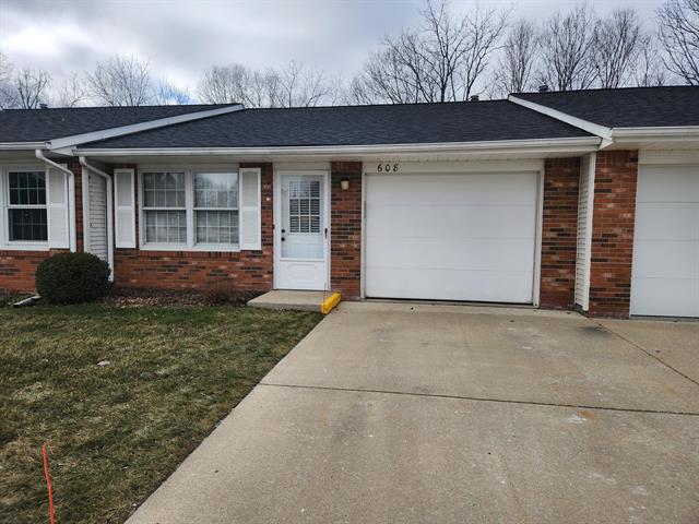 front view picture of 608 Yorkshire Square, Milan, MI. 48160