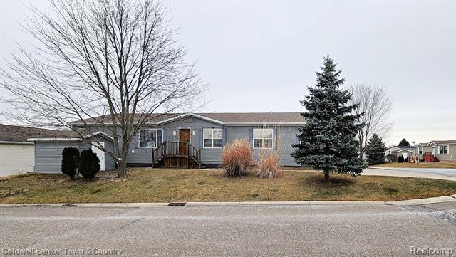 front view picture of 11105 Wood Run Circle, South Lyon, MI. 48178