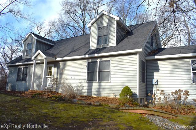 front view picture of 5995 Seymour Road, Jackson, MI. 49201