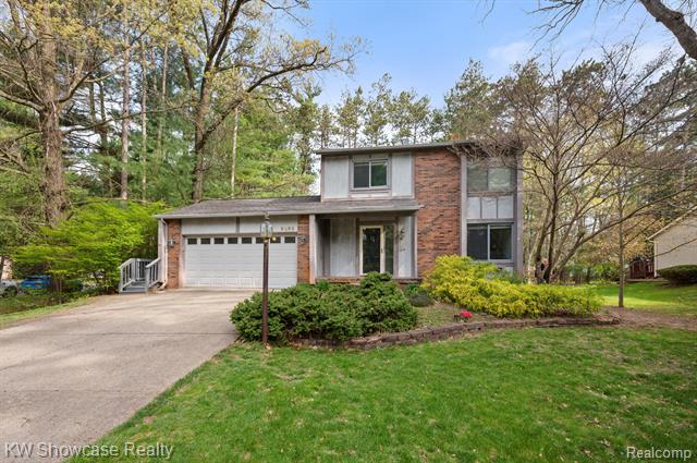 front view picture of 9268 Cumberland Ct, Walled Lake, MI. 48390