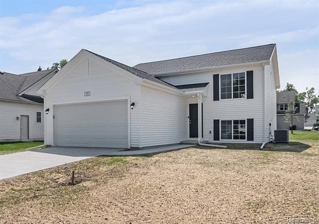front view picture of 172 Woodland Way, Manchester, MI. 48158