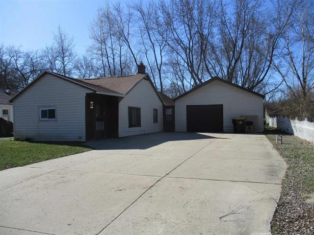 front view picture of 411 Brown Street, Saint Louis, MI. 48880