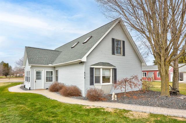 front view picture of 656 Burt Court, Au Gres, MI. 48703