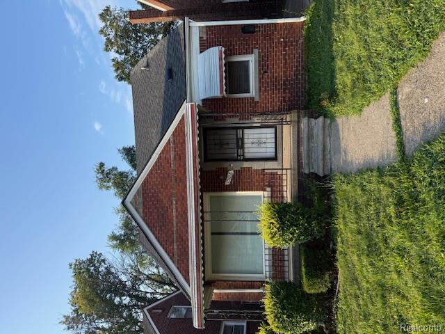 front view picture of 15018 Seymour Street, Detroit, MI. 48205