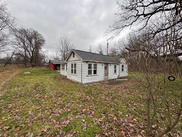 front view picture of 11255 E S Avenue E, Scotts, MI. 49088