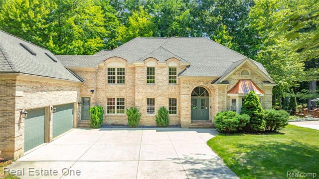 front view picture of 3876 Elder Rd S, West Bloomfield, MI. 48324